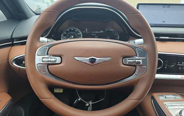 Used 2025 Genesis GV70 2.5T w/ Advanced Package AWD/4WD image 8
