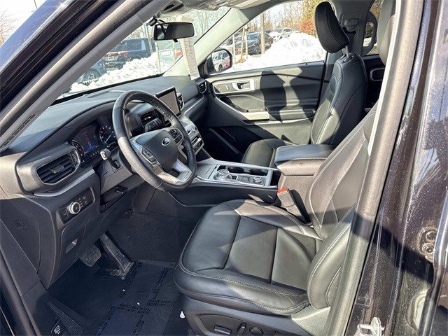 Used 2022 Ford Explorer XLT w/ Equipment Group 202A image 14