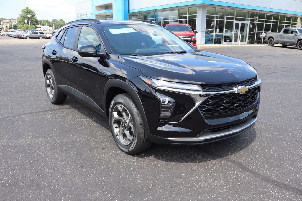 New 2026 Chevrolet Trax LT w/ LT Convenience Package FWD image 2