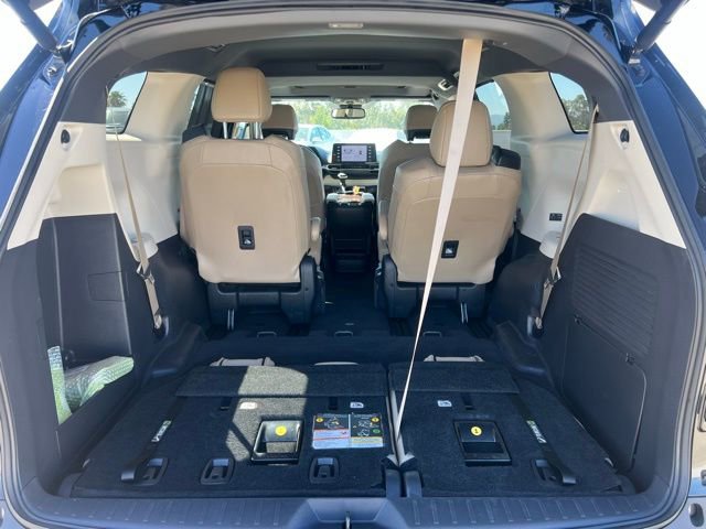 Used 2024 Toyota Sienna XLE FWD image 48