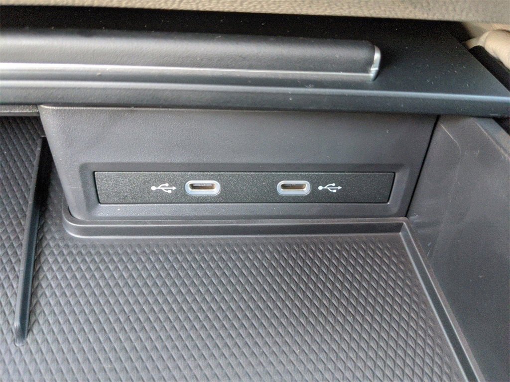 Used 2025 Volkswagen Atlas SE image 33