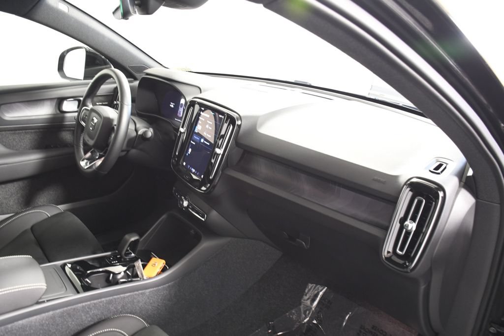 Used 2024 Volvo C40 P8 Recharge Ultimate w/ Protection Package Premier AWD/4WD image 19