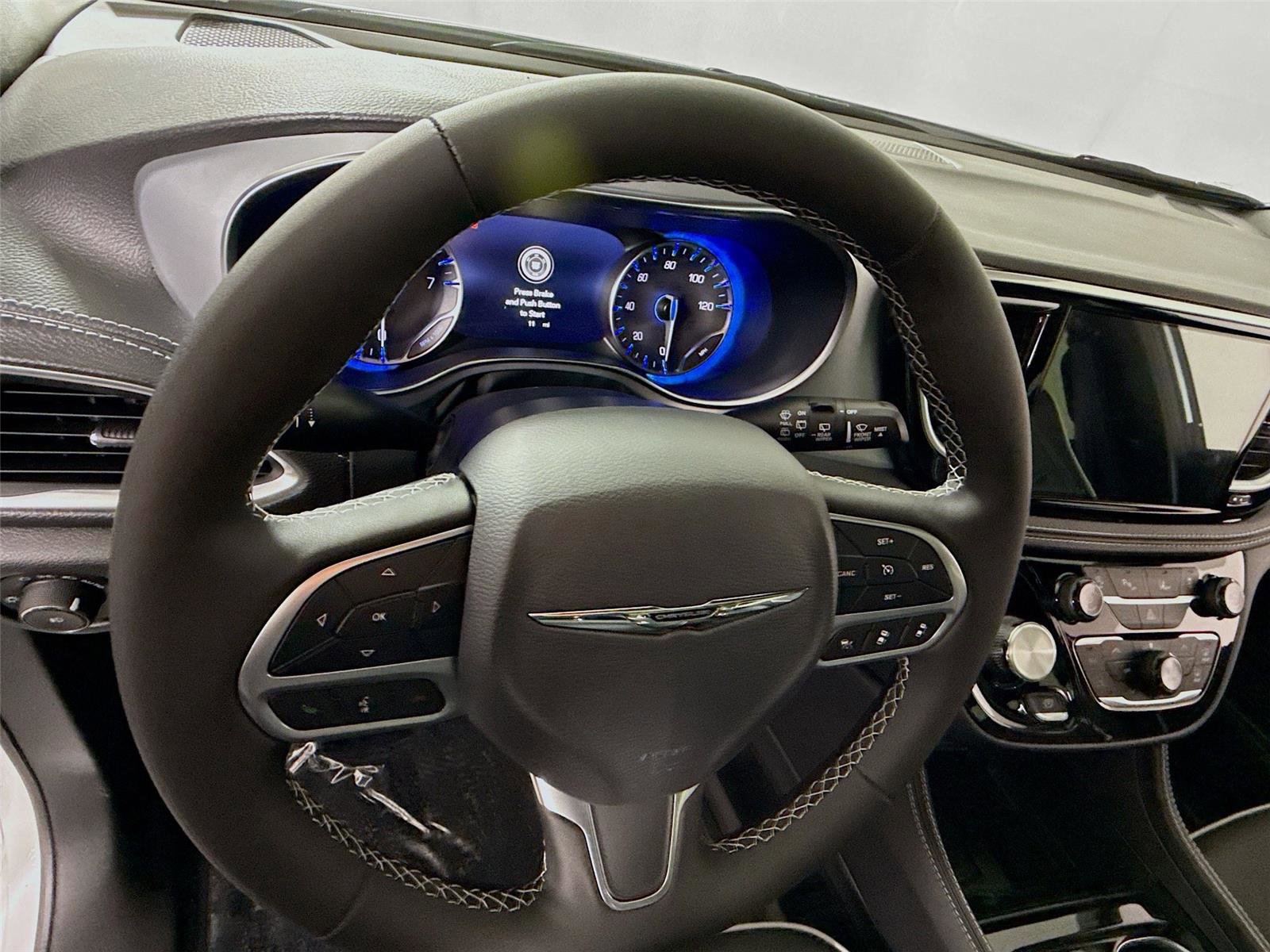 New 2026 Chrysler Pacifica Limited w/ Trailer Tow Group image 6