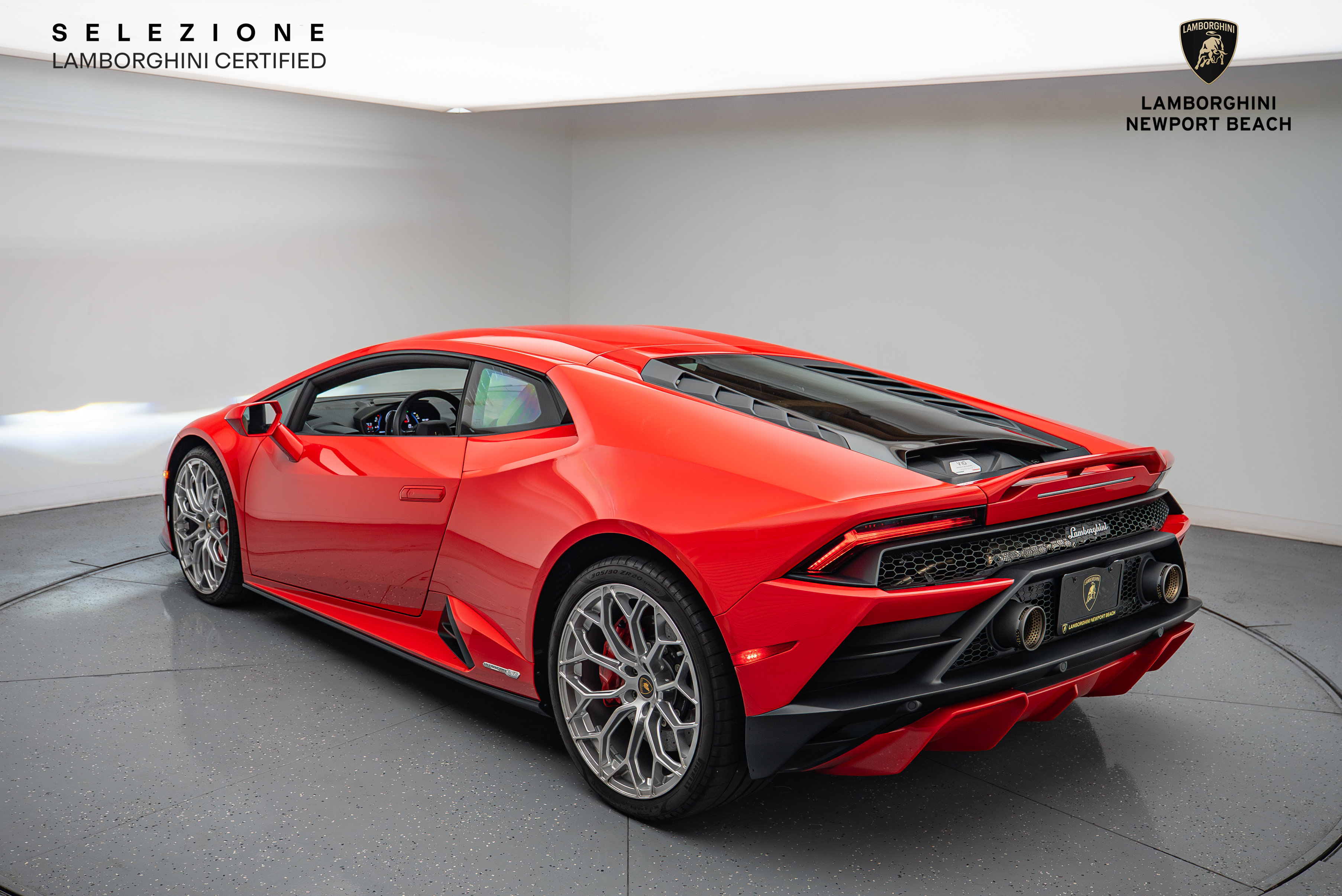 Used 2022 Lamborghini Huracan EVO image 12