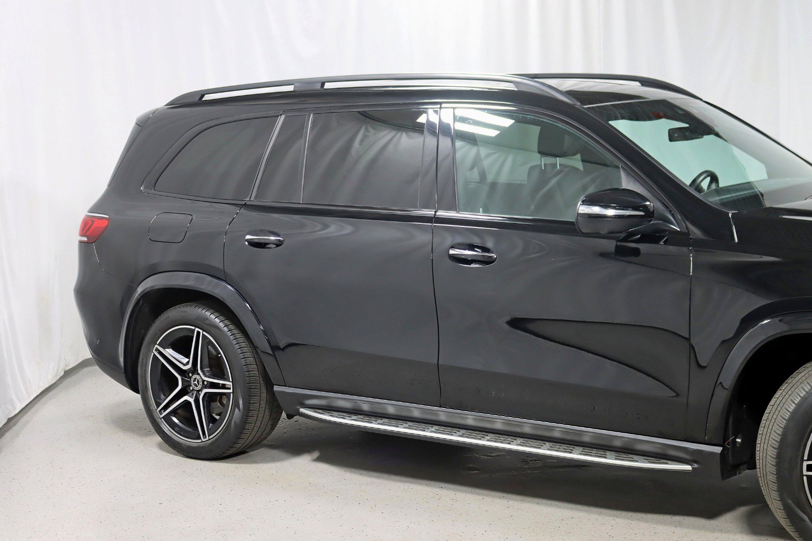 Used 2022 Mercedes-Benz GLS 450 4MATIC w/ AMG Line Exterior image 3
