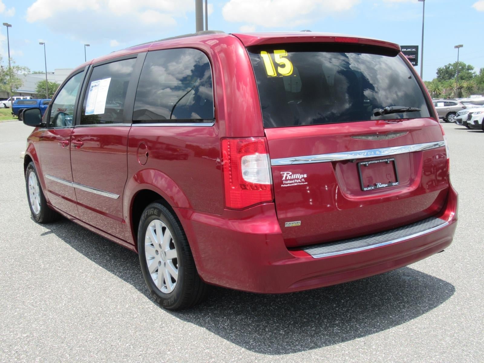 Used 2015 Chrysler Town & Country Touring FWD image 5