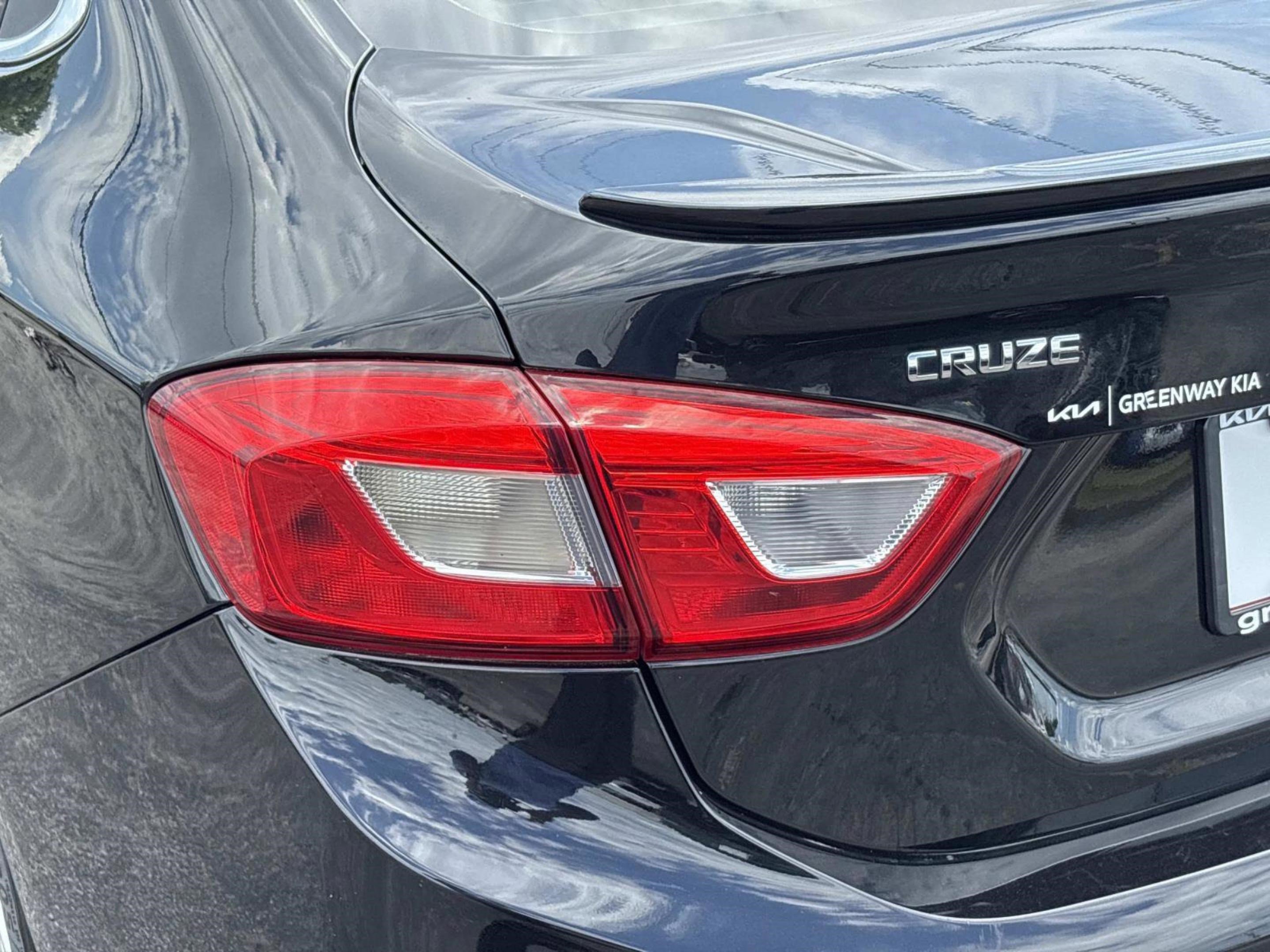 Used 2018 Chevrolet Cruze LT w/ Convenience Package FWD image 34