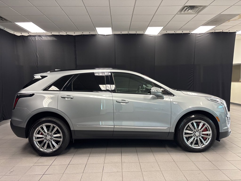 Used 2025 Cadillac XT5 Sportv image 2