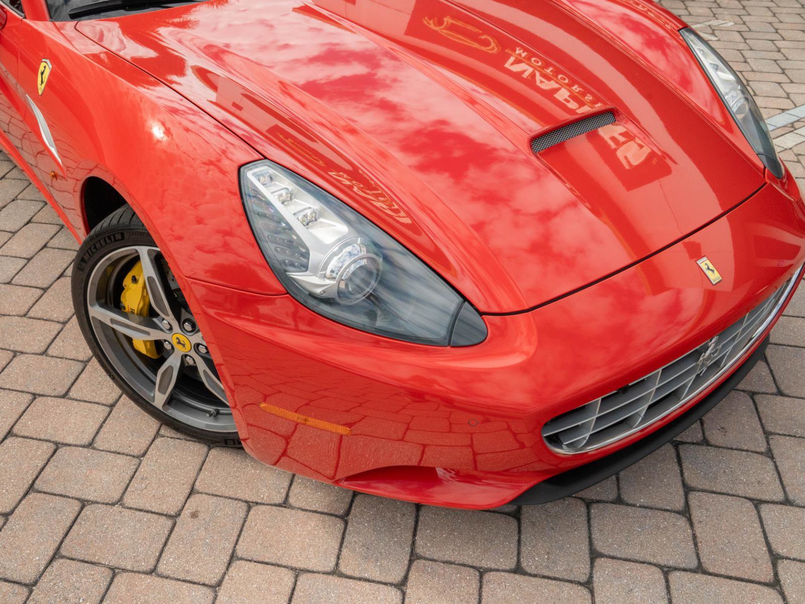 Used 2014 Ferrari California image 11