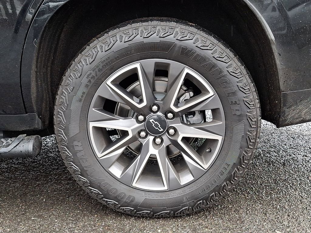 Used 2024 Chevrolet Tahoe Z71 w/ Luxury Package image 32