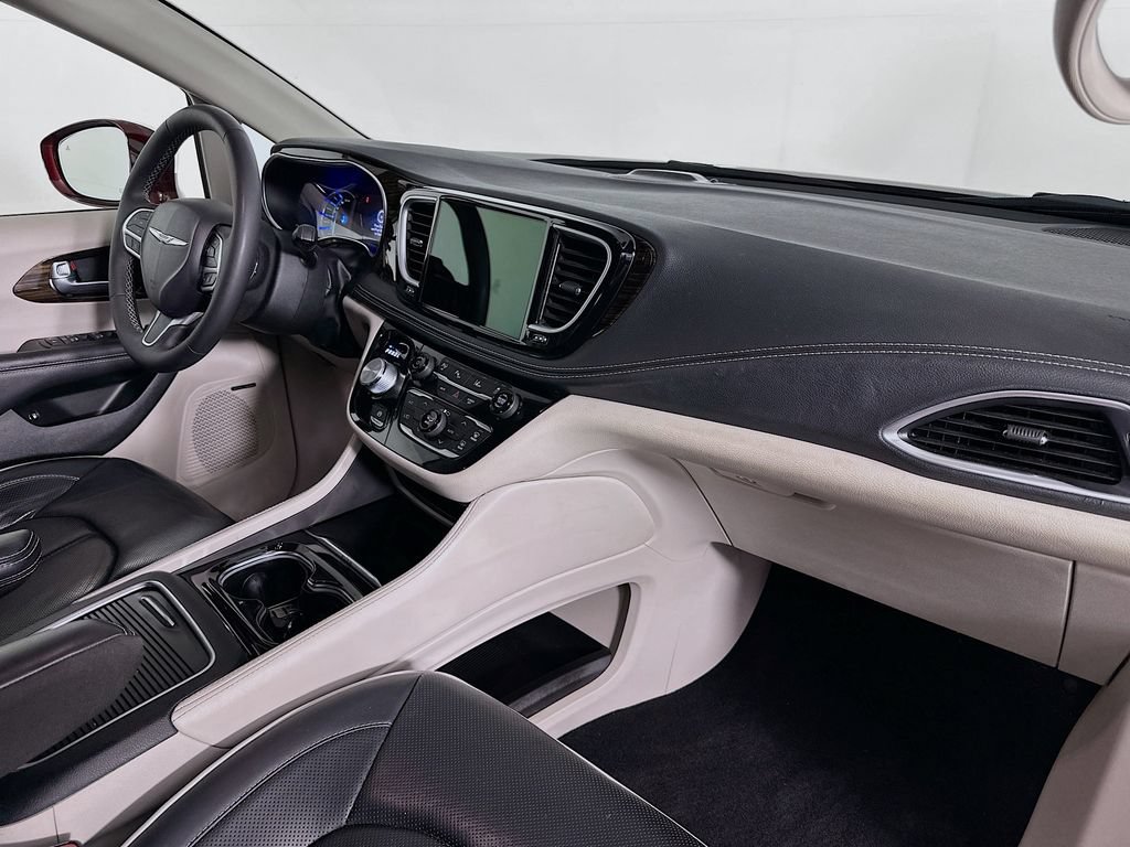 Used 2022 Chrysler Pacifica Limited FWD image 39
