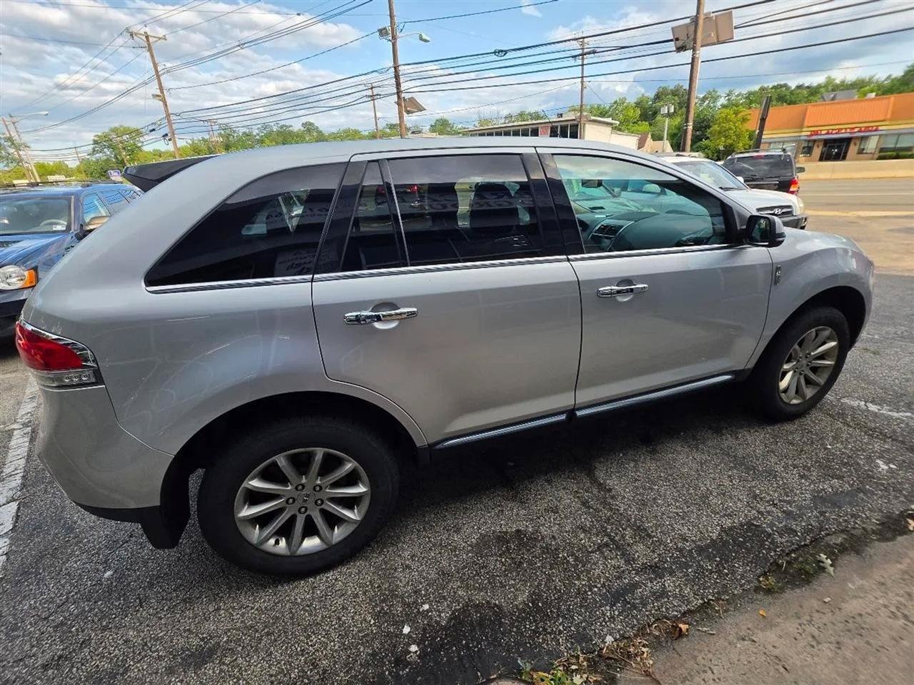 Used 2013 Lincoln MKX AWD image 8
