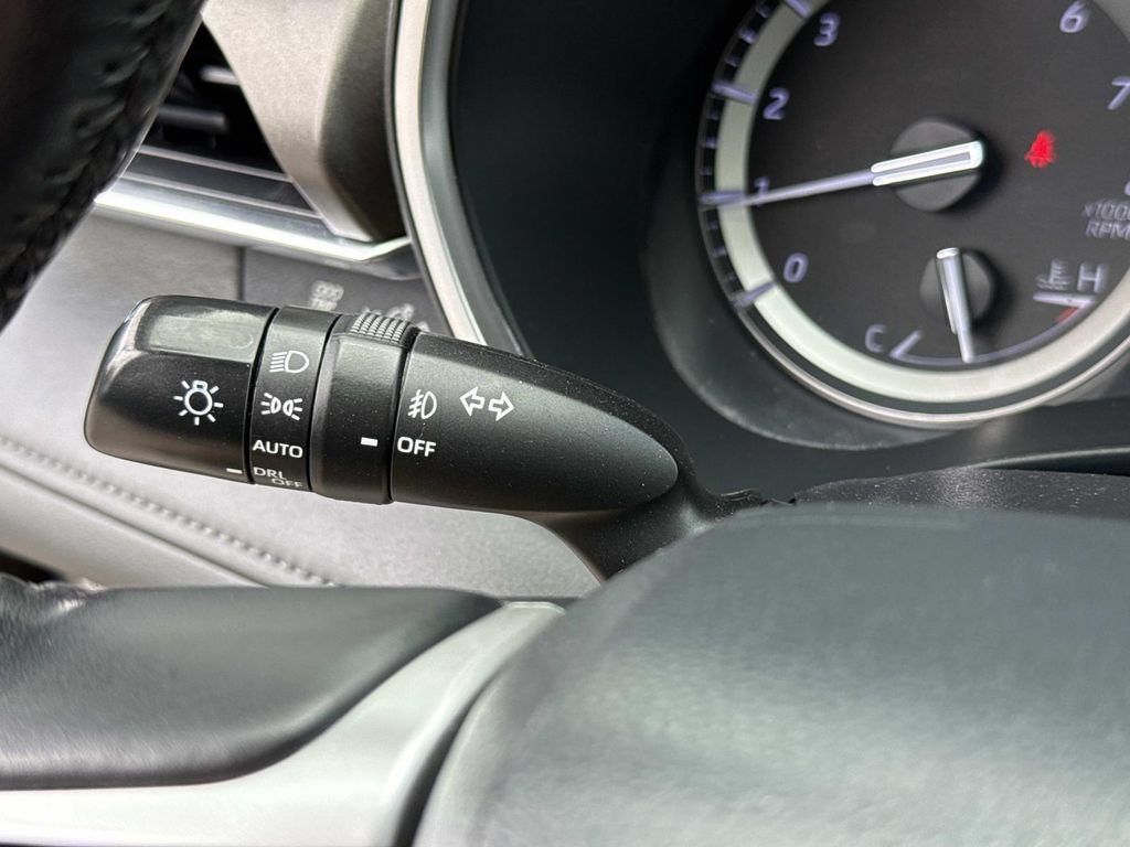 Used 2022 Toyota Highlander Limited FWD image 40