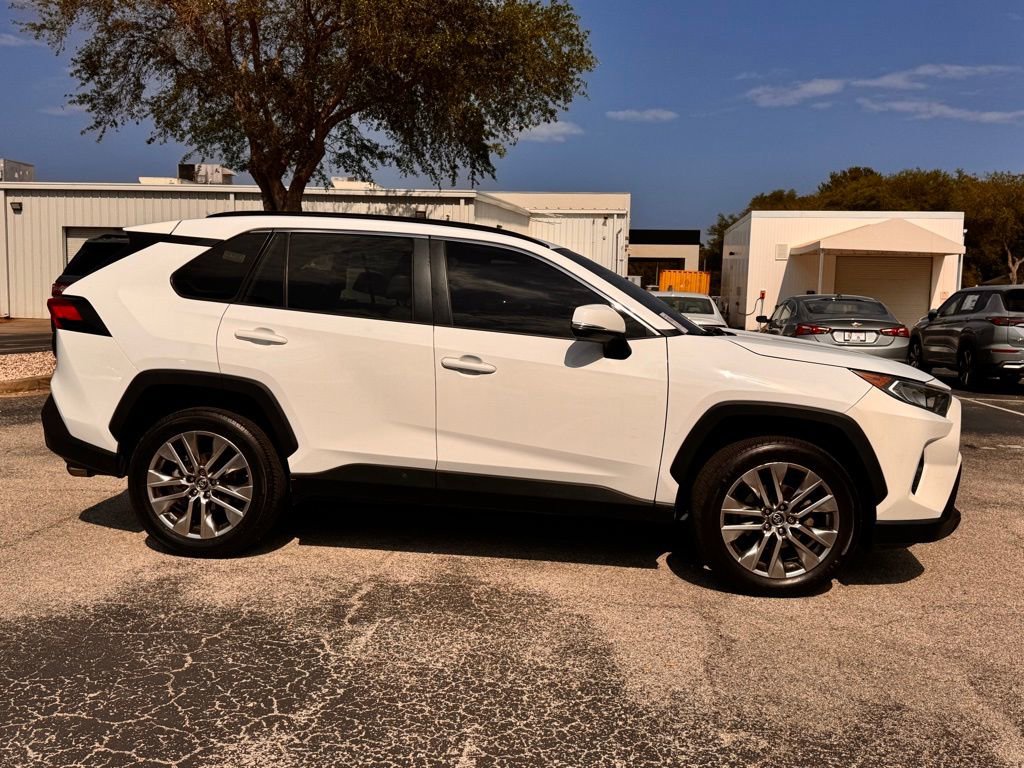 Used 2019 Toyota RAV4 XLE Premium w/ Cold Weather Package FWD image 7