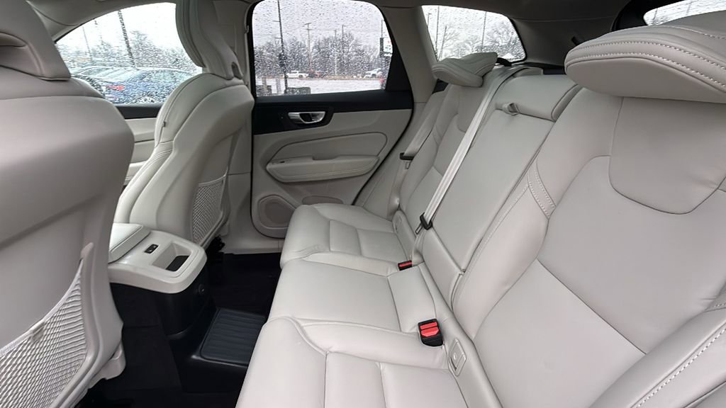 Certified 2024 Volvo XC60 T8 Ultimate w/ Climate Package image 28