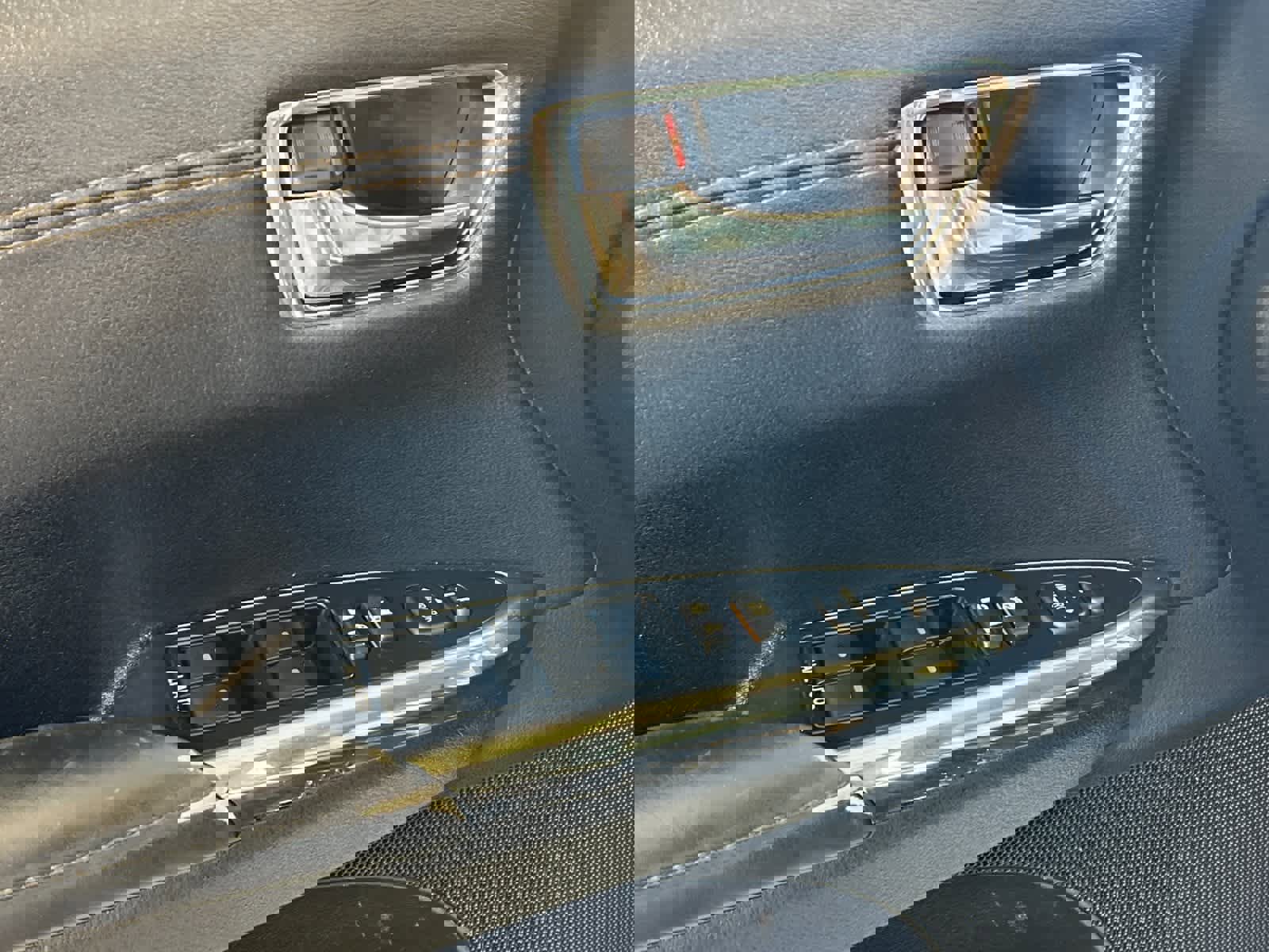 Used 2018 Toyota Avalon XLE image 12