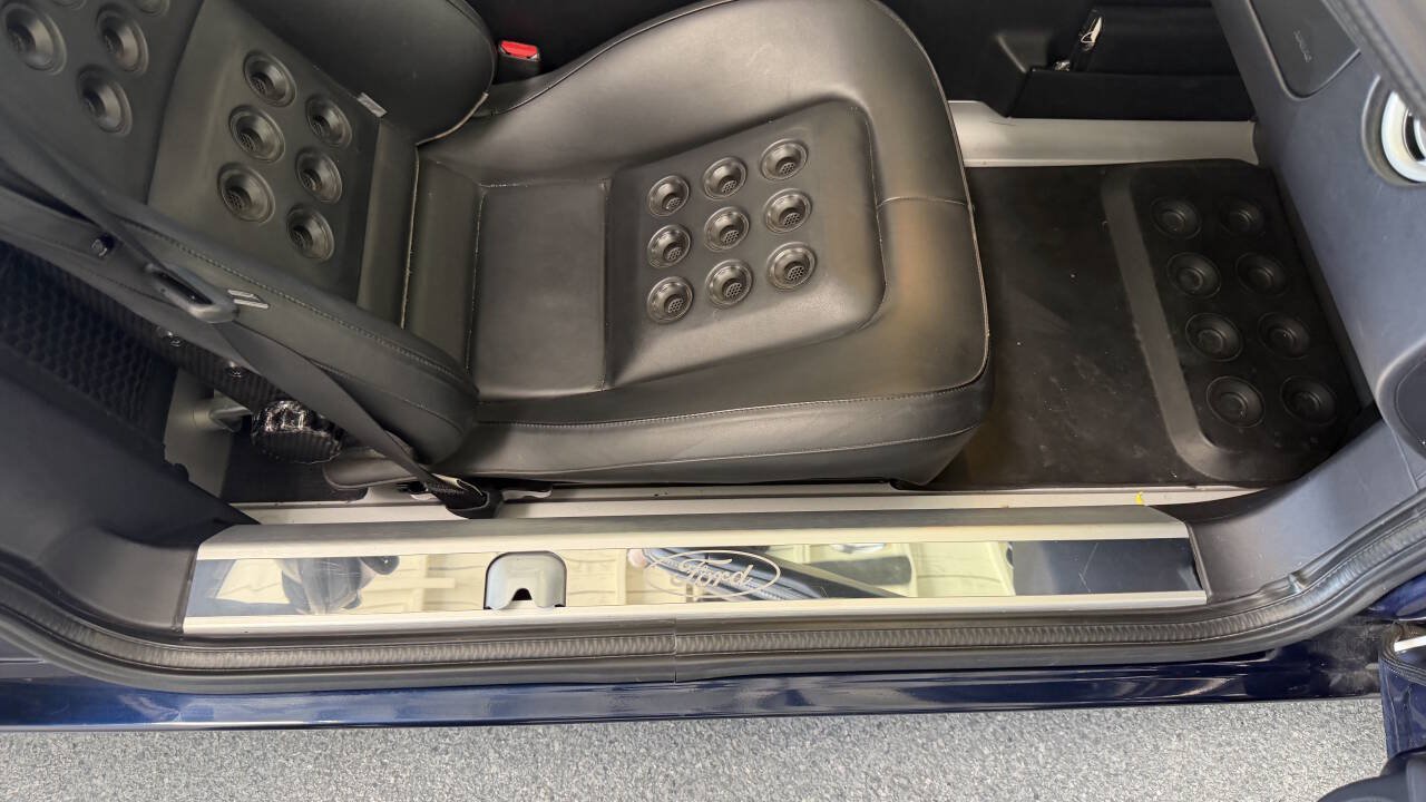 Used 2006 Ford GT RWD image 33