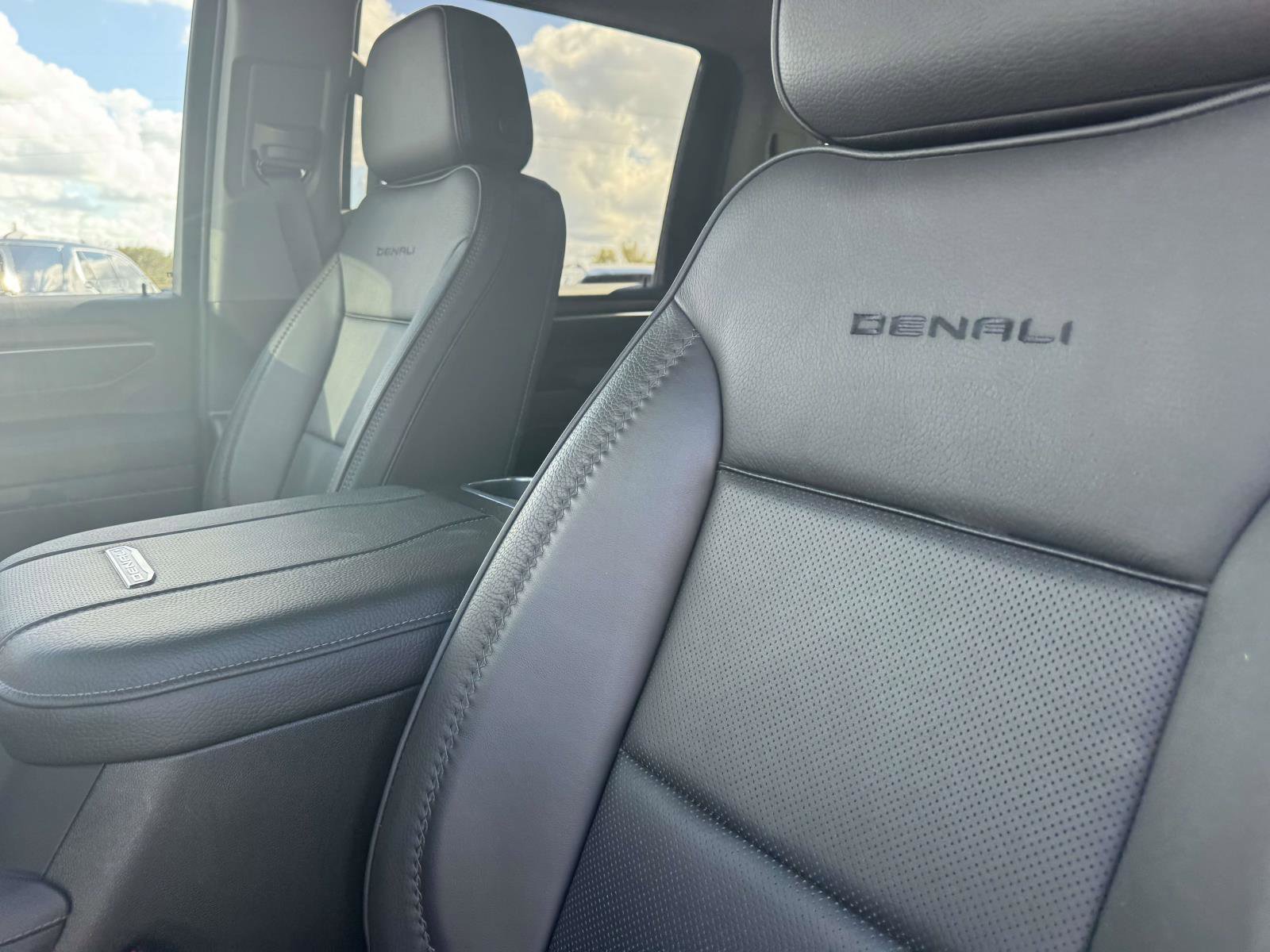 Used 2025 GMC Sierra 2500 Denali w/ Denali Reserve Package image 22