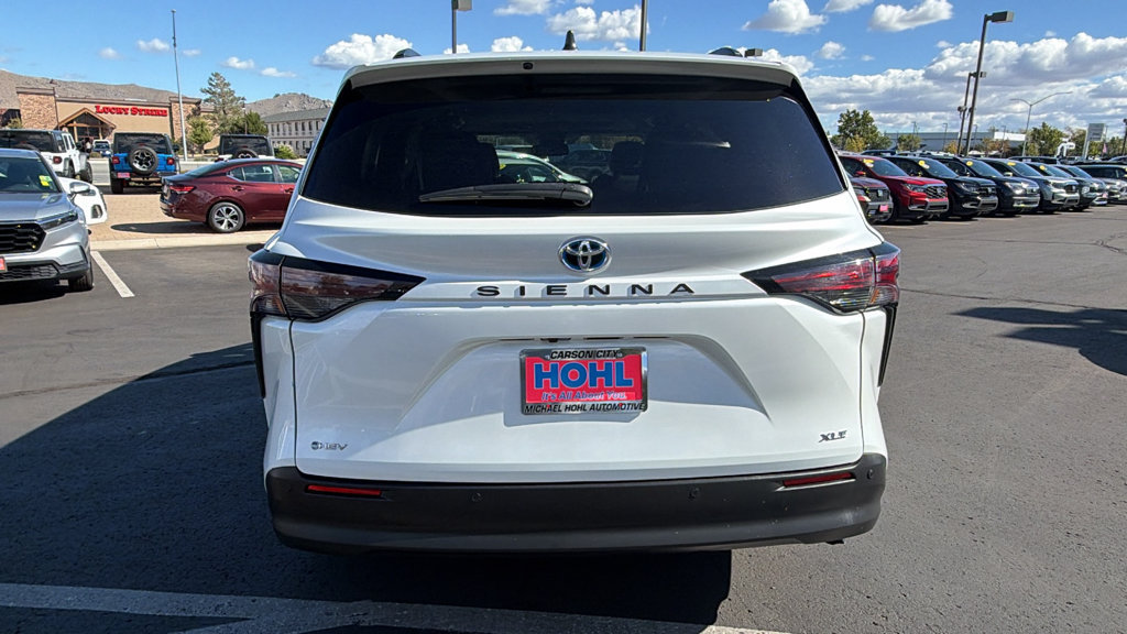 Used 2025 Toyota Sienna XLE FWD image 4