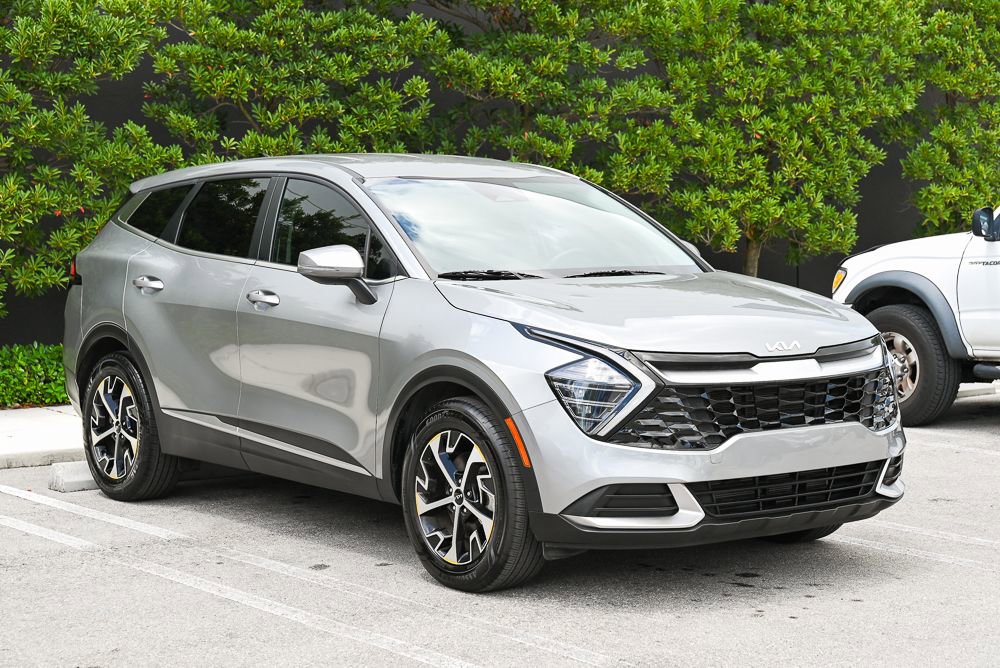 Used 2024 Kia Sportage EX image 3