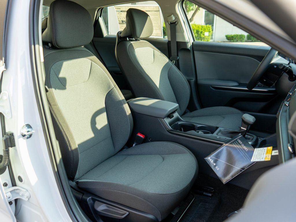 New 2025 Kia K4 FWD image 9