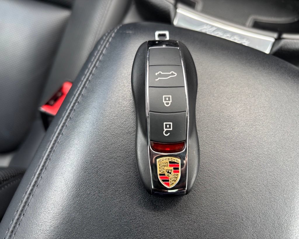 Certified 2023 Porsche Macan S AWD/4WD image 36