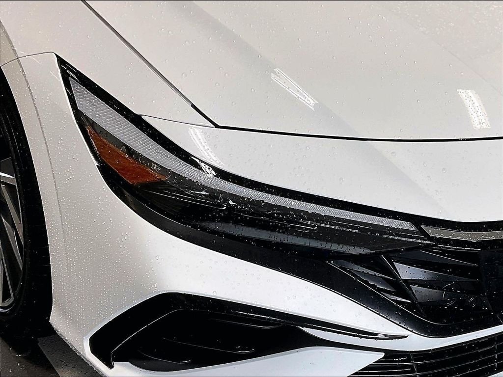 Certified 2025 Hyundai Elantra SEL FWD image 33