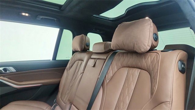 Used 2025 BMW X7 M60i image 34
