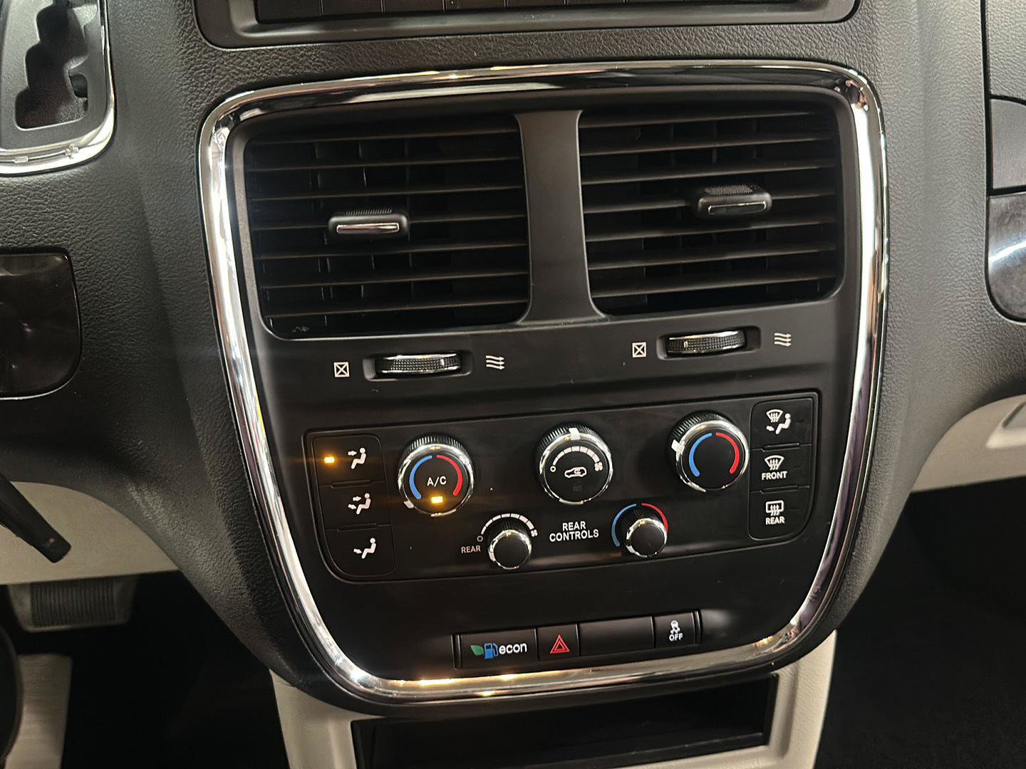 Used 2015 Dodge Grand Caravan SE w/ Quick Order Package 29E SE FWD image 21