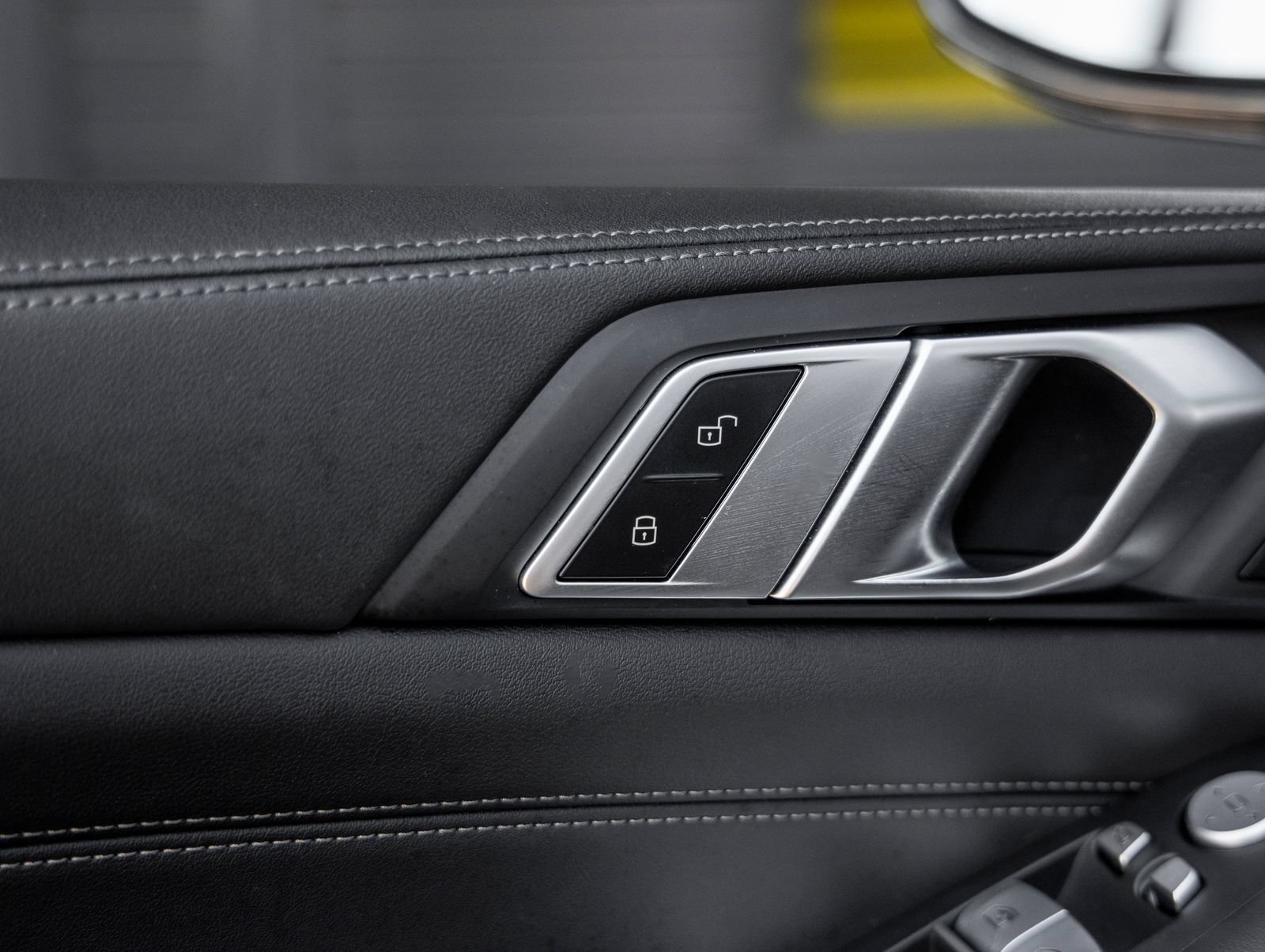 Used 2024 BMW X7 M60i AWD/4WD image 18