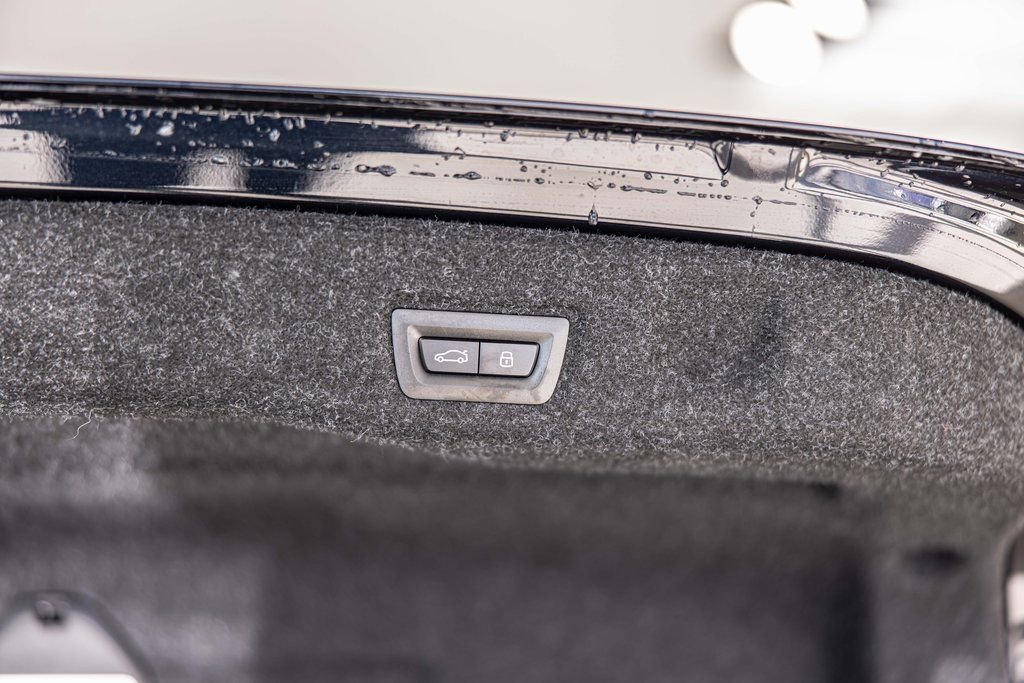 Used 2025 BMW M5 w/ Carbon Package image 17