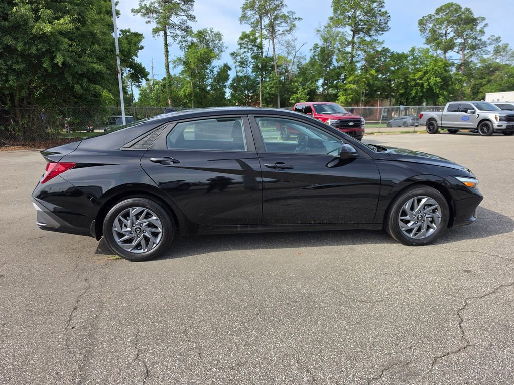 Used 2024 Hyundai Elantra SEL FWD image 11