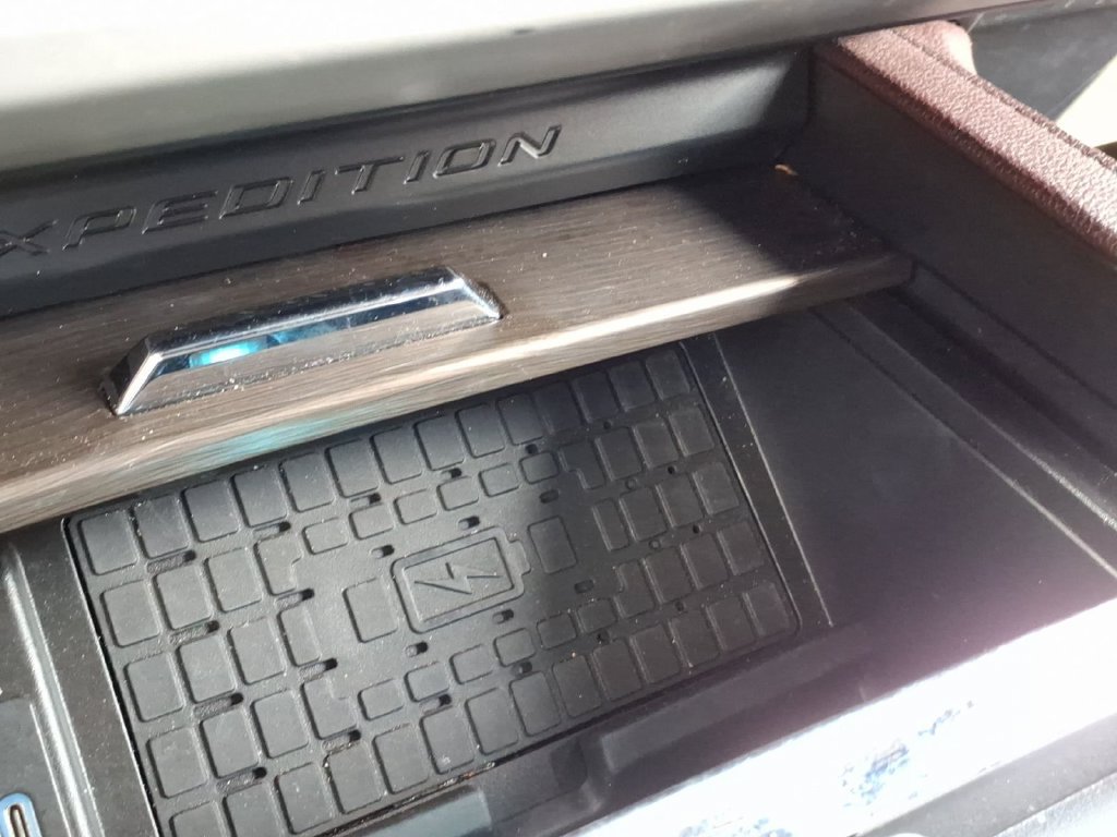 Used 2022 Ford Expedition Limited RWD image 14