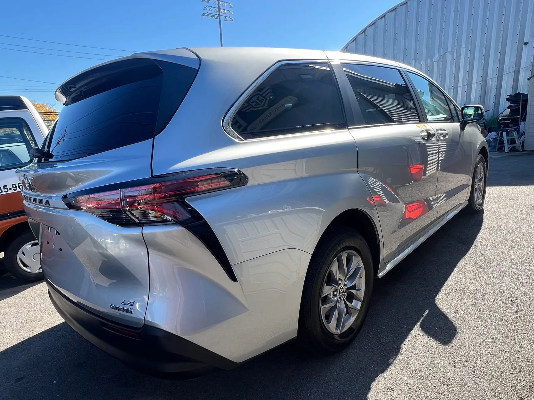 Used 2022 Toyota Sienna LE image 5