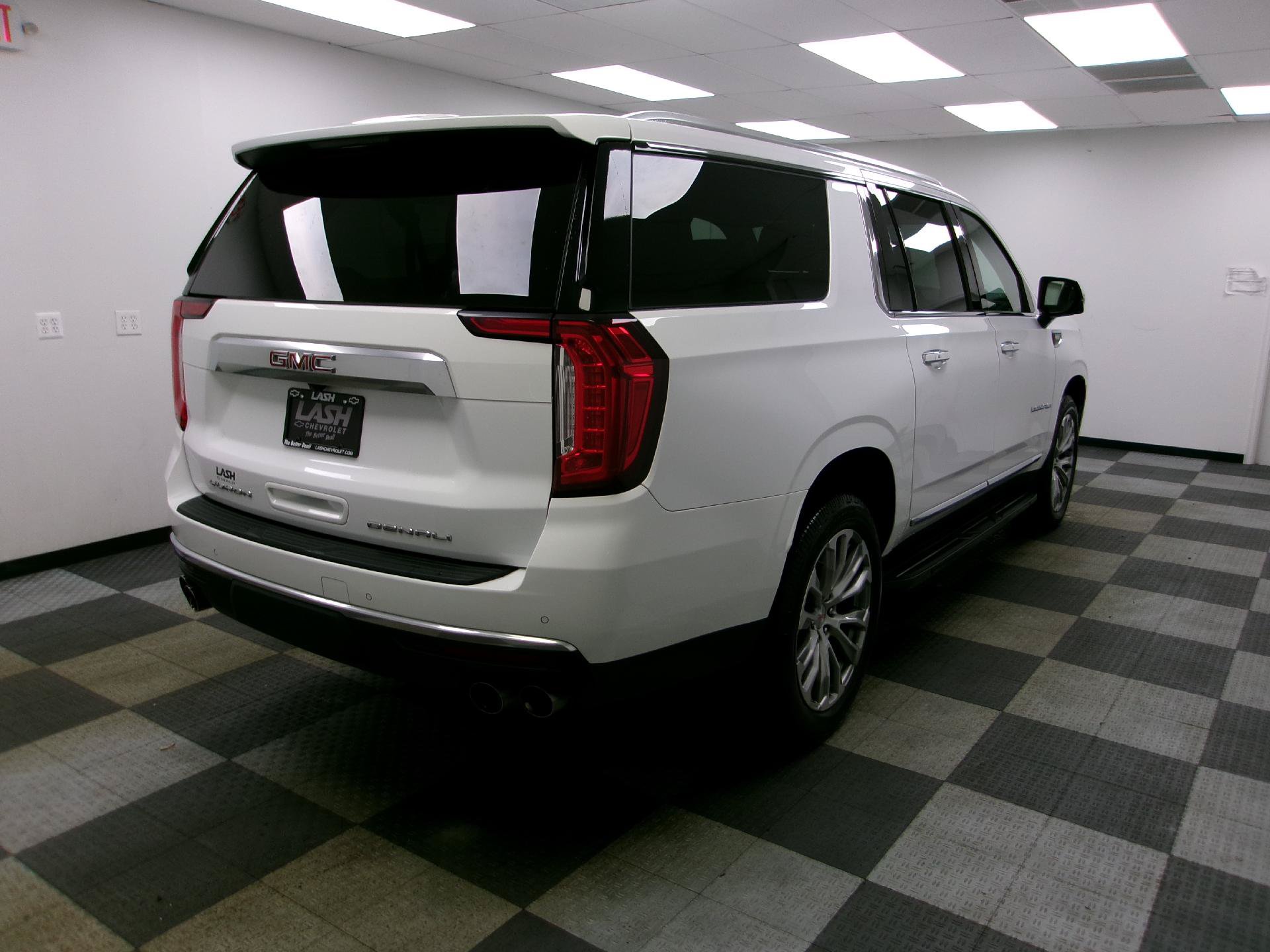 Used 2022 GMC Yukon XL Denali AWD/4WD image 17