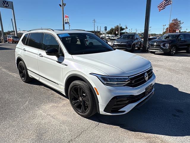 Certified 2024 Volkswagen Tiguan SE R-Line image 8