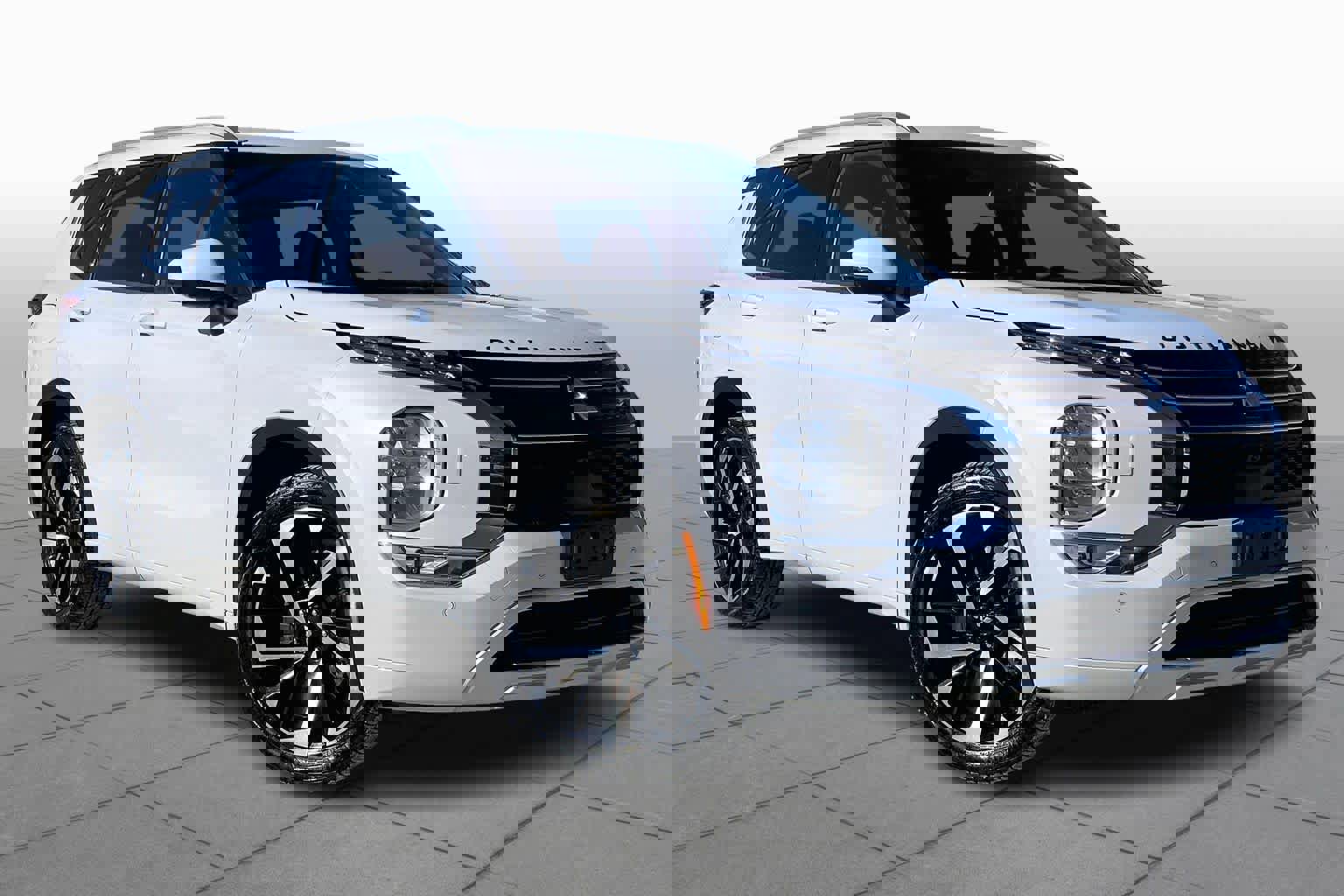 Used 2022 Mitsubishi Outlander SEL image 3