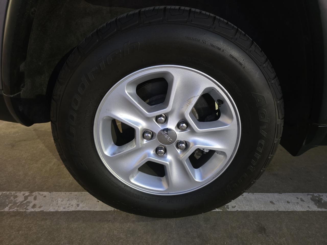 Used 2017 Jeep Grand Cherokee Laredo w/ Quick Order Package 2BE image 30