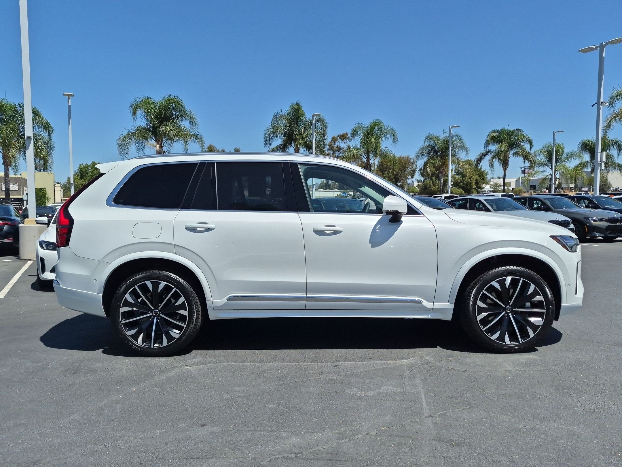 Used 2025 Volvo XC90 B5 Ultra AWD/4WD image 11