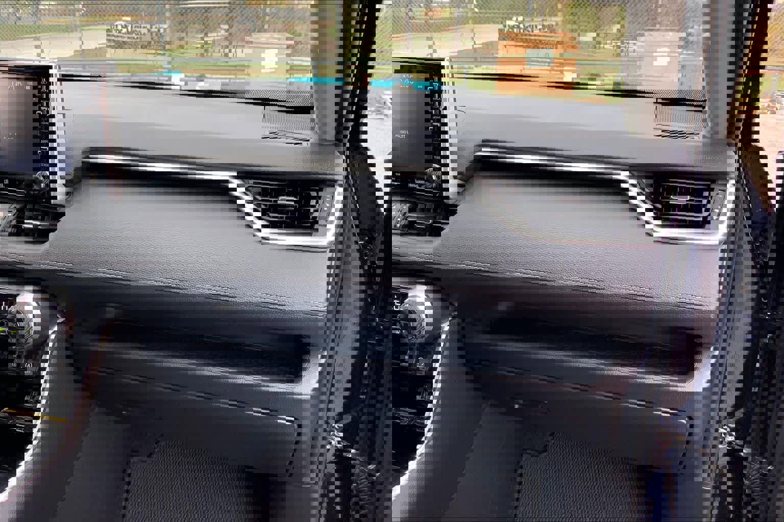 Used 2021 Toyota RAV4 XLE Premium image 17