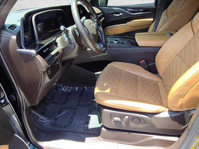 Used 2023 Cadillac Escalade Premium Luxury AWD/4WD image 17