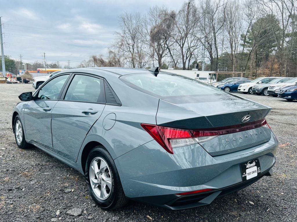 Used 2021 Hyundai Elantra SE image 4