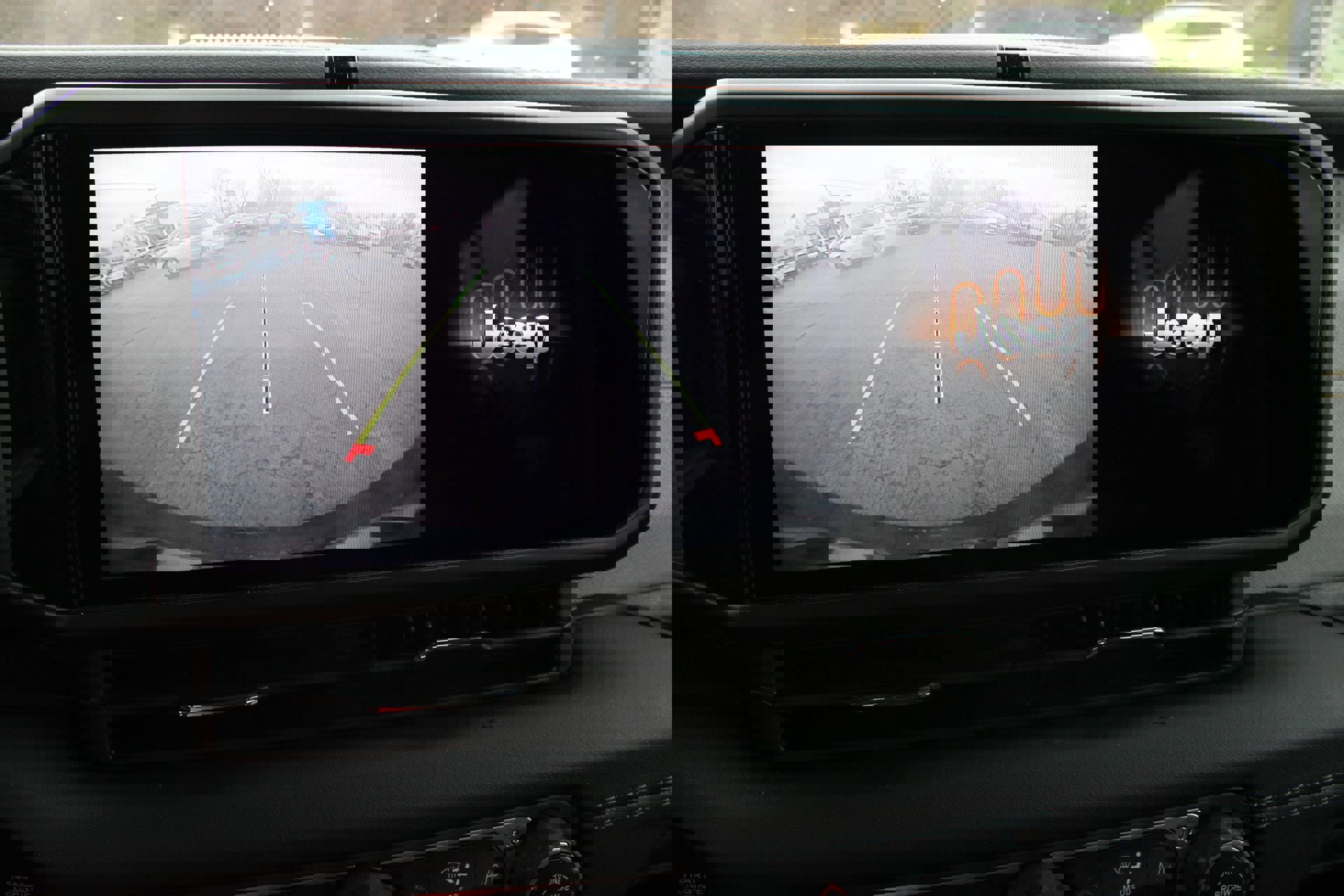 Used 2024 Jeep Wrangler Sahara image 32