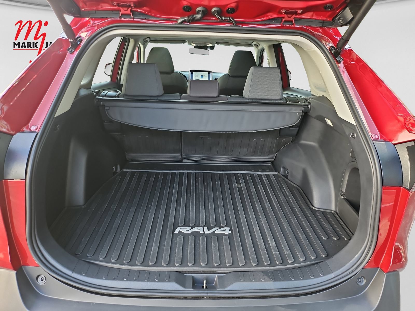 Used 2025 Toyota RAV4 XLE w/ Convenience Package AWD/4WD image 18