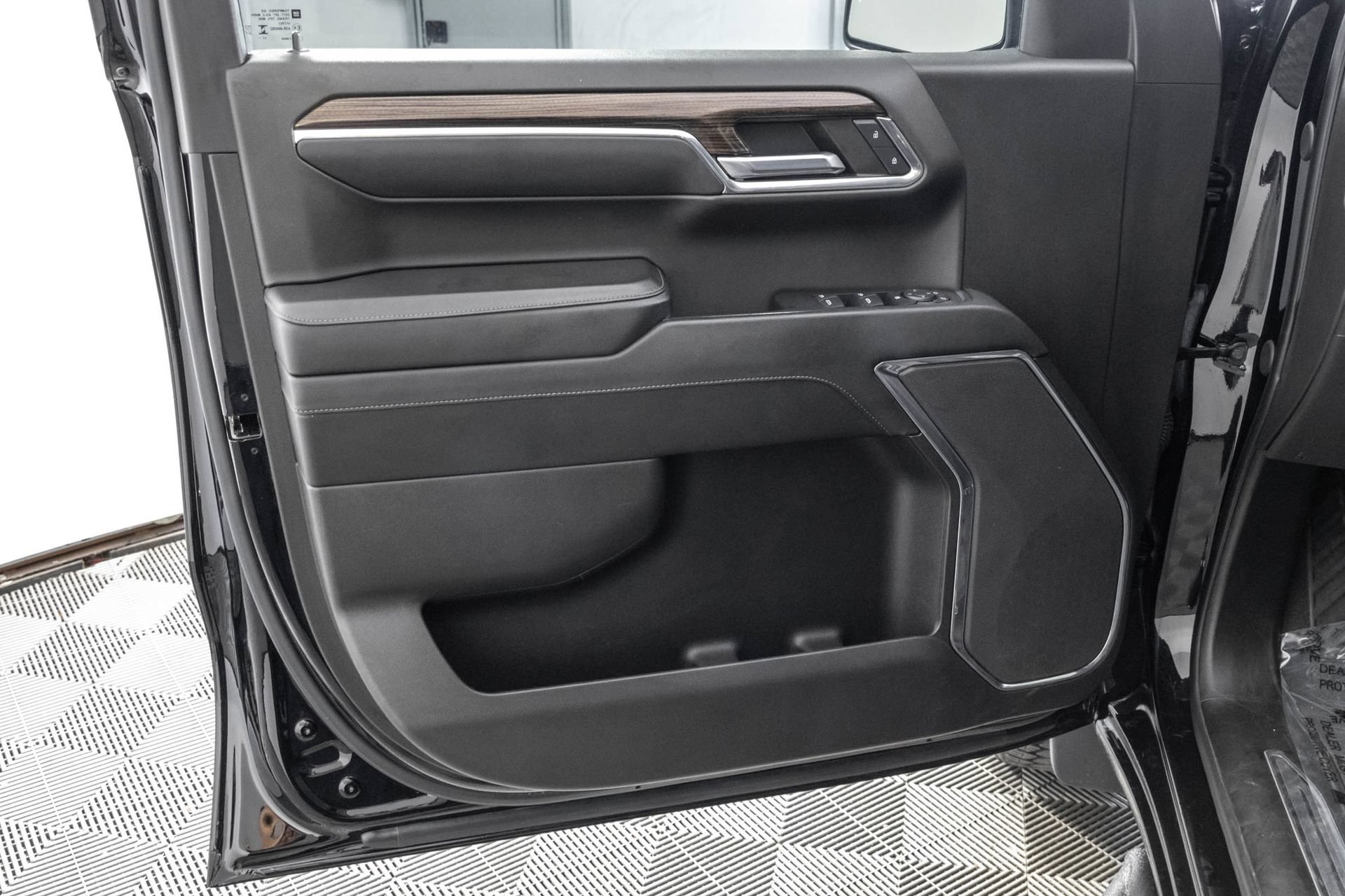 Used 2024 Chevrolet Silverado 1500 LT AWD/4WD image 35