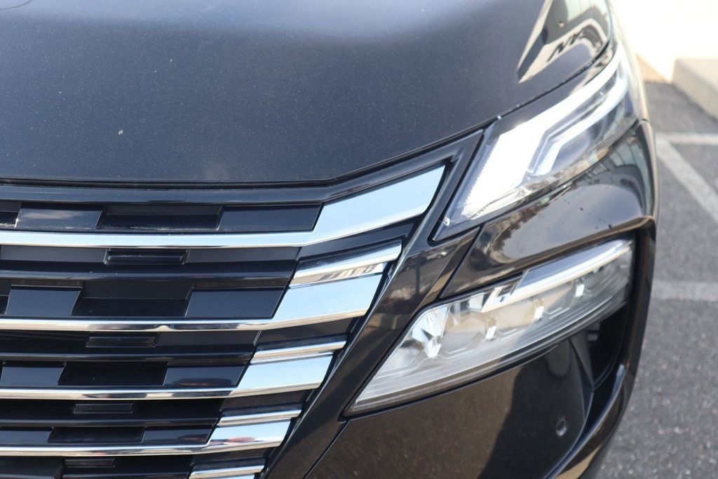 Certified 2025 Nissan Rogue Platinum image 11