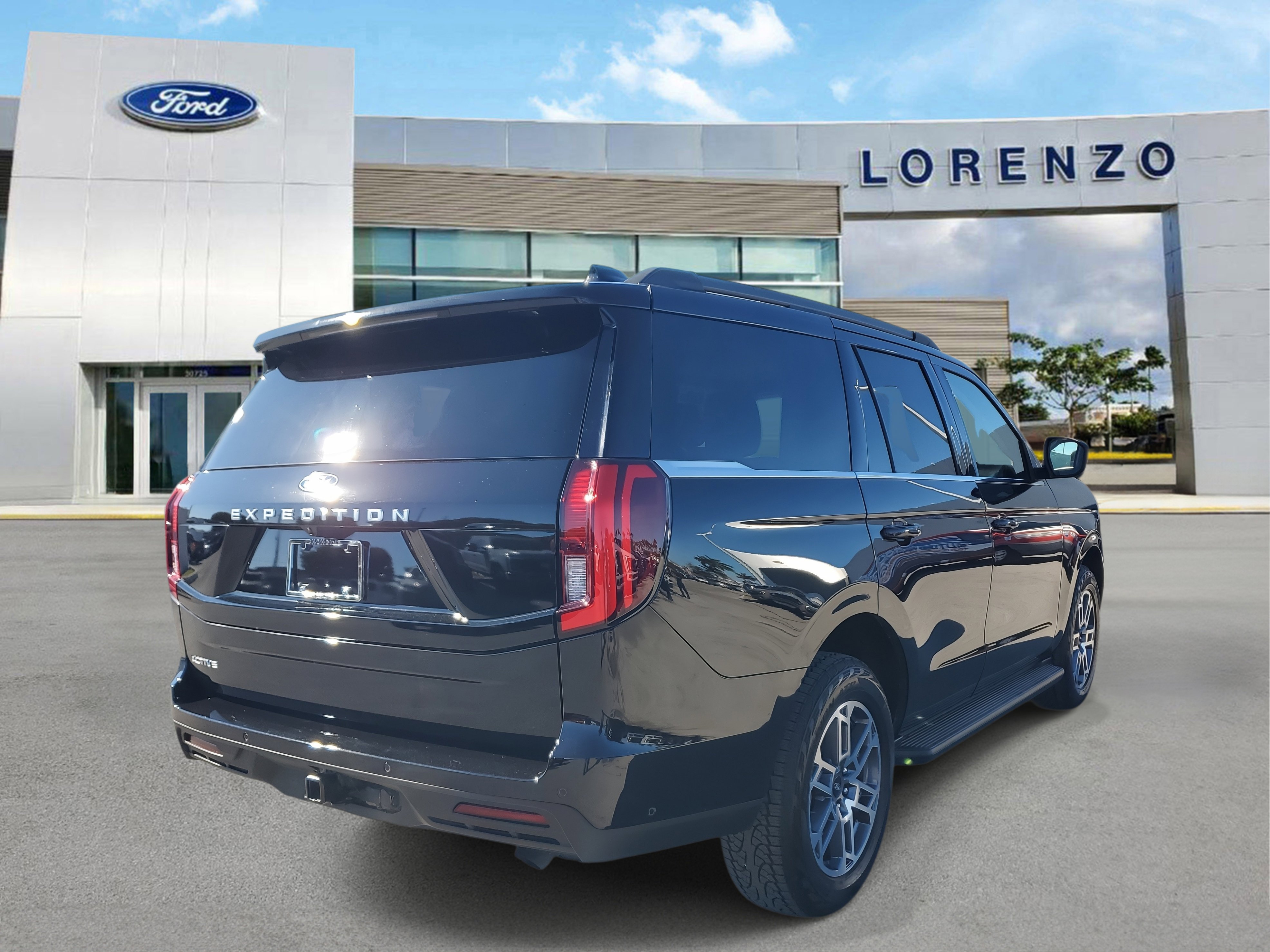 Used 2025 Ford Expedition Active image 5