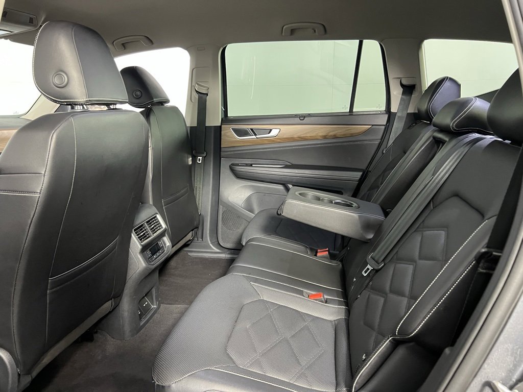 Used 2025 Volkswagen Atlas SE image 26