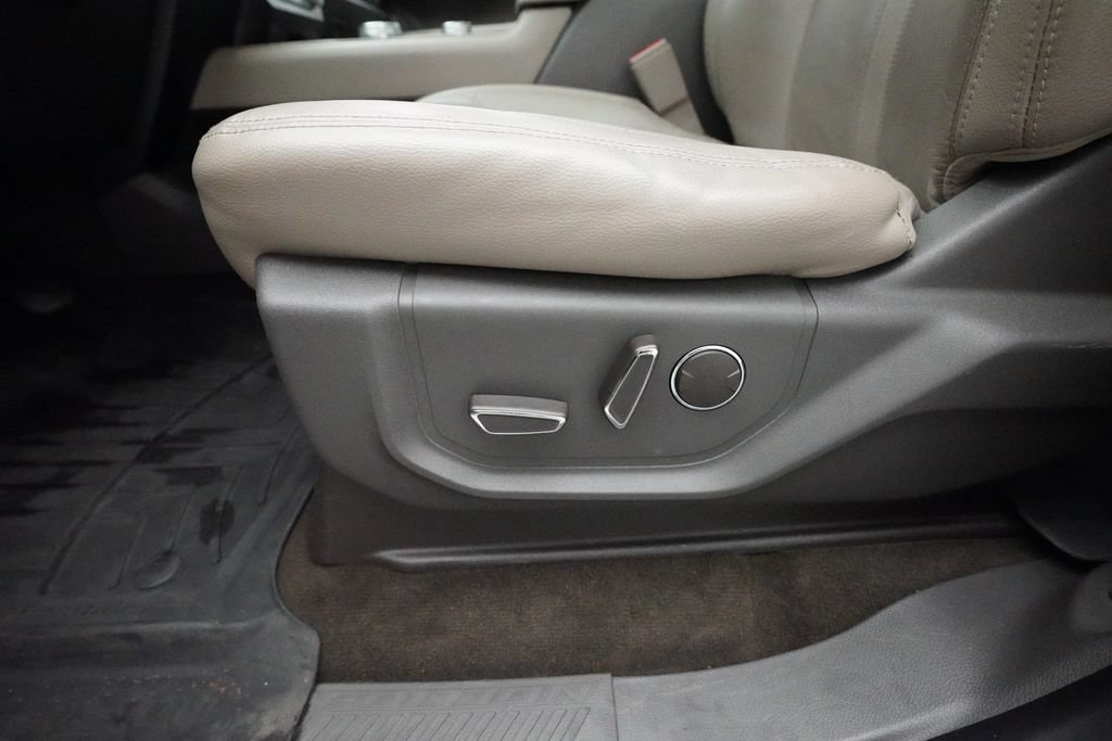 Used 2018 Ford Expedition Limited w/ Equipment Group 301A AWD/4WD image 28