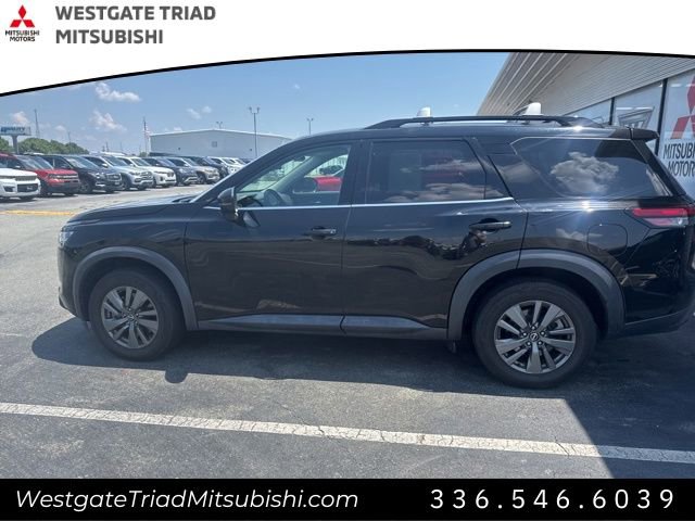Used 2022 Nissan Pathfinder SV image 7